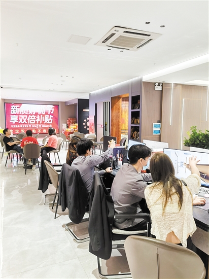 許多消費(fèi)者咨詢活動(dòng)內(nèi)容。