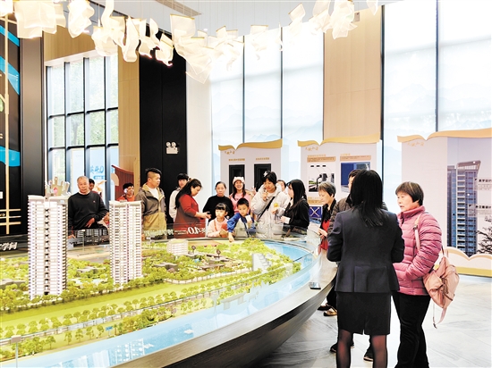 春節(jié)期間我市多個樓盤人氣很旺。