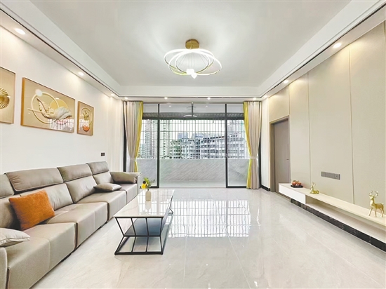 舊房經(jīng)過重新裝修，面貌煥然一新。