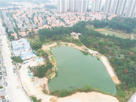 位于蓬江區(qū)豬乸環(huán)地段灝昌園小區(qū)東側(cè)、翡翠觀瀾小區(qū)西北側(cè)地塊已于4月9日成功出讓。