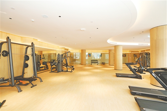 不少樓盤擁有健身會(huì)所等配套，吸引了來自深圳的購房者。