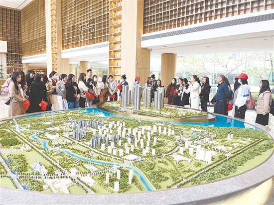 上半年，縣城樓盤(pán)吸引許多購(gòu)房者的目光。
