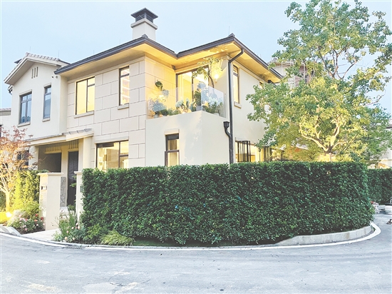 低層住宅產(chǎn)品通常具備獨(dú)立庭院等不可復(fù)制的居住體驗(yàn)。