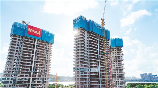 江發(fā)·天御灣頂層復(fù)式刷新江門(mén)洋房備案總價(jià)紀(jì)錄。