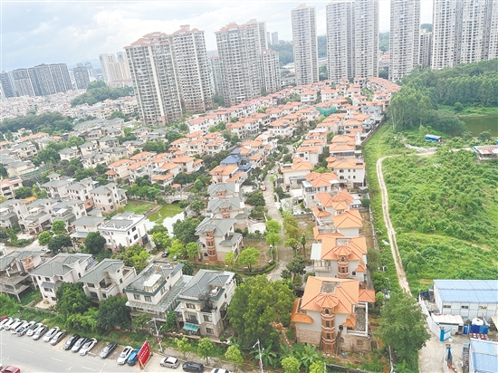 目前市區(qū)不少樓盤有二手別墅出售。