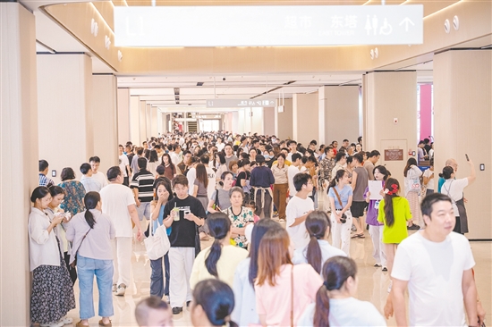 開業(yè)至今，江門利和廣場購物中心人氣旺。