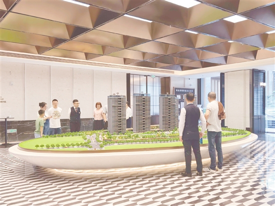 盡管更多消費(fèi)者青睞二手房，但新盤的推出還是吸引了不少人的目光。