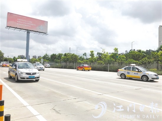 隨著科目二減項(xiàng)，考試通過的人數(shù)有望進(jìn)一步增加。