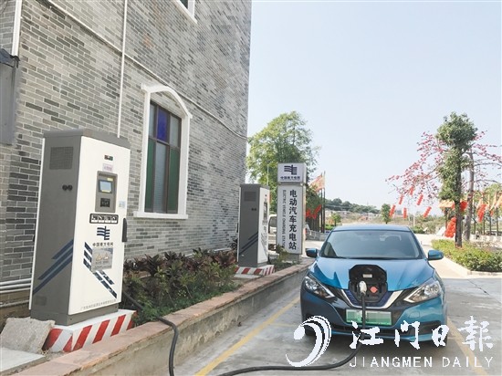 相比燃油汽車，新能源汽車起步更快。