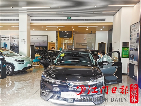 配備駕駛輔助系統(tǒng)的新能源汽車受到消費(fèi)者青睞。