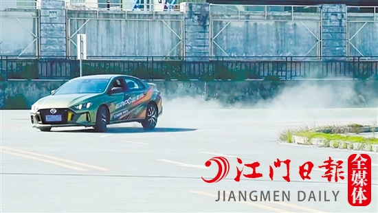 車主充分體驗了影豹的性能。