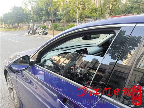 如果需要長時間開啟汽車暖風，最好讓車窗留一點縫隙。