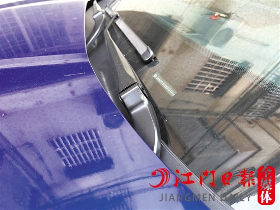 車架號可在汽車前擋風(fēng)玻璃左下角找到。