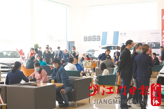 今年1月，不少4S店迎來消費(fèi)者買車過年的熱潮。