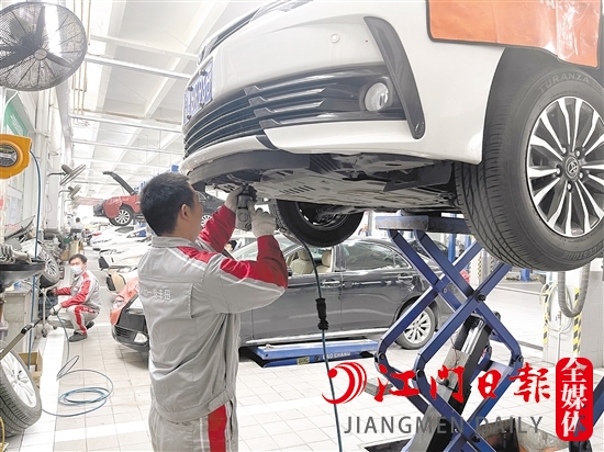 春節(jié)過(guò)后，前來(lái)檢修的車輛比平時(shí)增加不少。