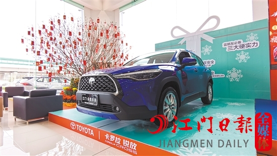 卡羅拉銳放外觀時尚運動。