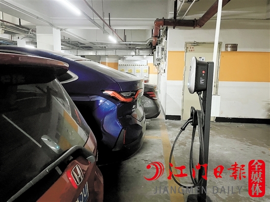 我市不少小區(qū)安裝充電樁都較為方便。