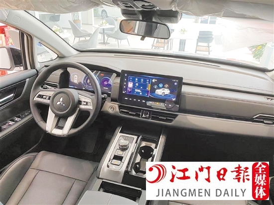 阿圖柯內(nèi)飾科技感強(qiáng)。