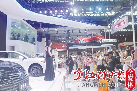 一眾高大上的汽車展具將亮相中秋車展。圖為往屆車展現(xiàn)場。