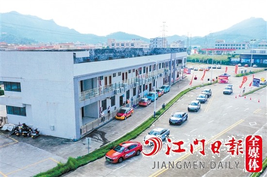 比亞迪王朝網(wǎng)對比試駕會(huì)有直線加速、斜坡挑戰(zhàn)等多個(gè)項(xiàng)目。