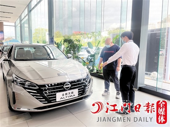 要盡早提到新車，享受乘用車消費(fèi)補(bǔ)貼，建議消費(fèi)者購車時(shí)盡量選擇現(xiàn)車。