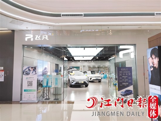 近年來，進(jìn)駐繁華商場(chǎng)成為許多造車新勢(shì)力的常態(tài)。