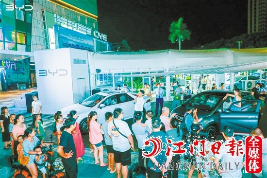 在過去的一年，新能源汽車受到許多消費(fèi)者的青睞。