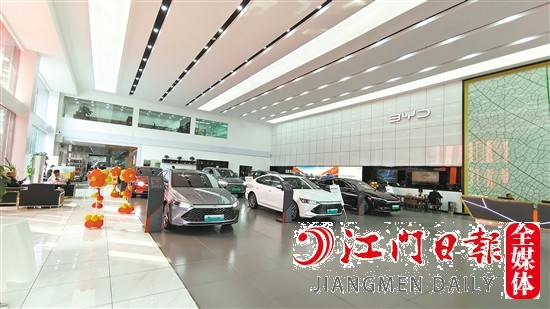 重裝后的展廳寬敞明亮，設(shè)施設(shè)備更完善。