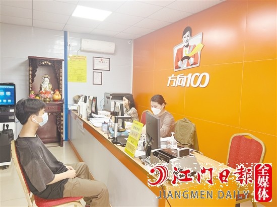 補(bǔ)助政策的落地，吸引不少消費(fèi)者報(bào)名學(xué)車。