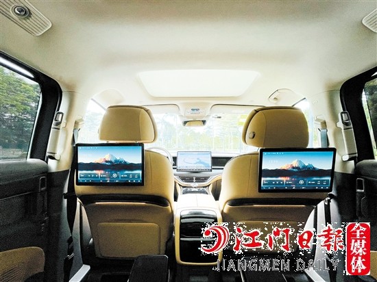 騰勢(shì)D9主打豪華科技感。