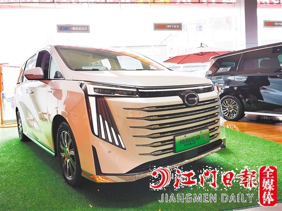 傳祺E9采用新的“鯤鵬展翼”設計主題，氣場更加強大。