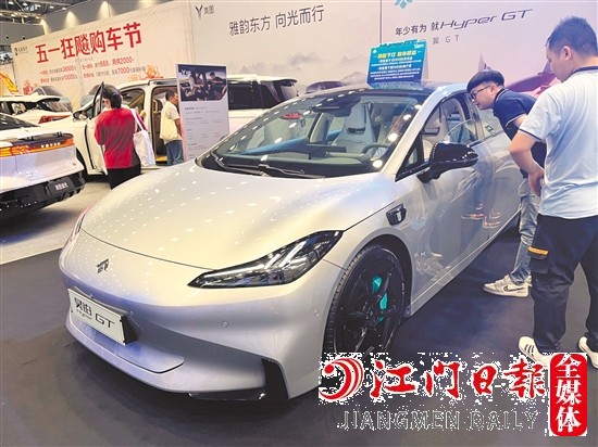 憑借帥氣的外形，轎跑牢牢吸引年輕消費者的目光。