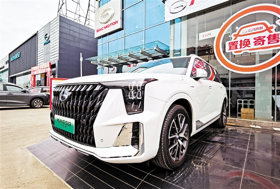 傳祺ES9亮相廣汽傳祺江門(mén)寶成旗艦店。