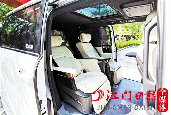 2023款M8宗師內(nèi)飾豪華智能。