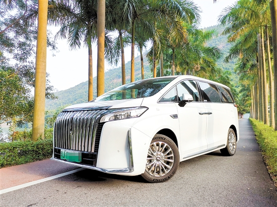 魏牌高山外觀穩(wěn)重大氣。