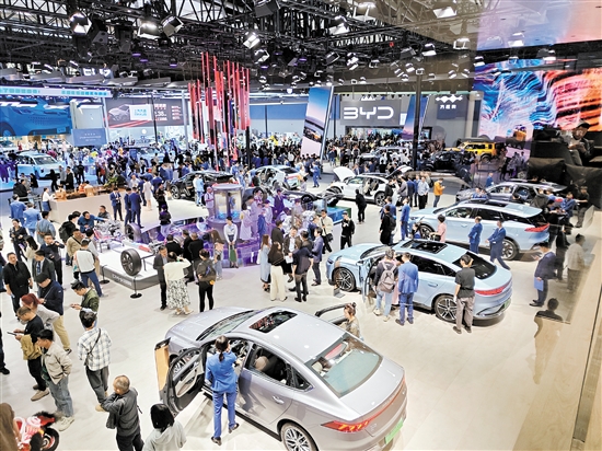 自主品牌展區(qū)人氣旺。