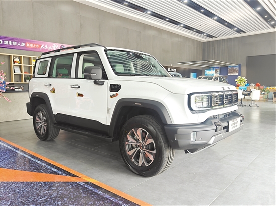 全新BJ40定位世家級(jí)潮野SUV，風(fēng)格獨(dú)特。