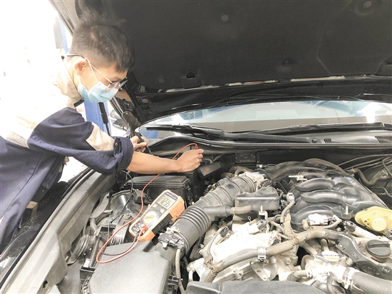 定期檢查車輛的線路是否老化、破裂，避免車輛自燃。