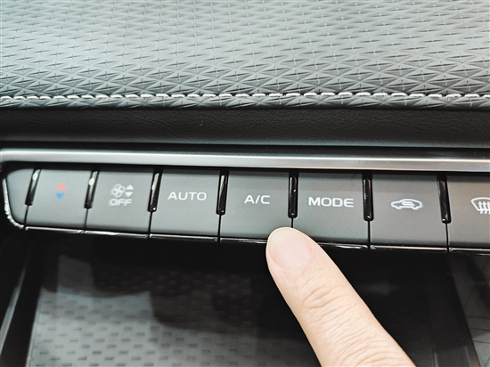 啟動(dòng)車輛后應(yīng)關(guān)閉AC，可避免不必要的燃料浪費(fèi)。