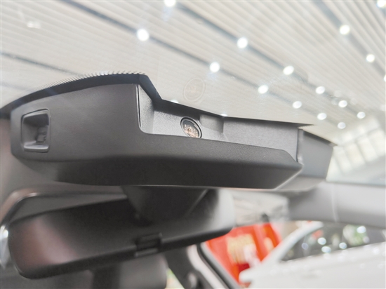 業(yè)內(nèi)人士建議車主最好安裝行車記錄儀。