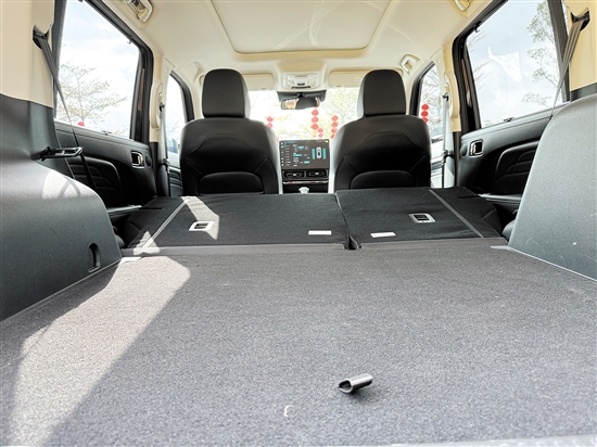 后備箱空間足以應(yīng)付日常所需。