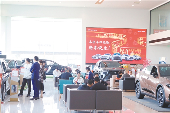 今年1月，買車過年大軍讓4S店熱鬧起來。