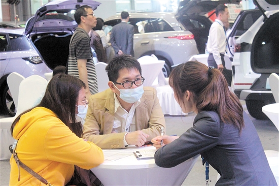 消費者在簽訂購車合同時不妨多注意。