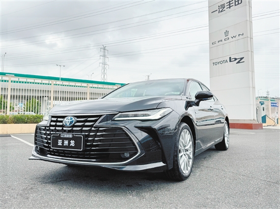 亞洲龍外觀運(yùn)動(dòng)而不失沉穩(wěn)。