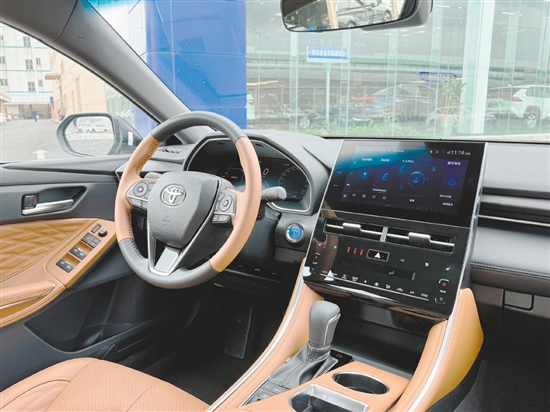 亞洲龍內(nèi)飾簡(jiǎn)潔有科技感。