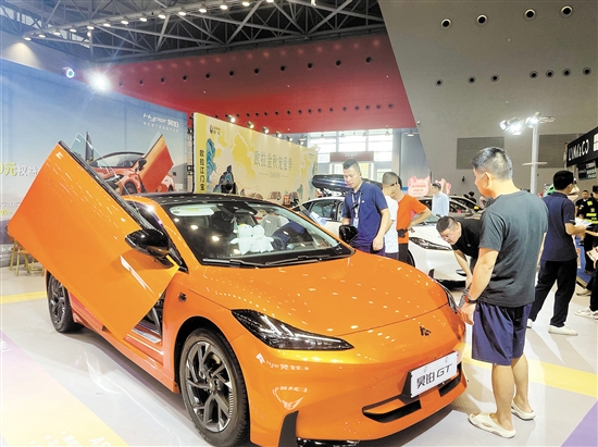 每一屆車展都能吸引數(shù)十家經(jīng)銷商參展，方便消費(fèi)者貨比三家一站式買車。