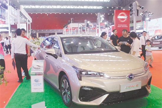 很多消費者在“五一”車展上買到了心儀的靚車。