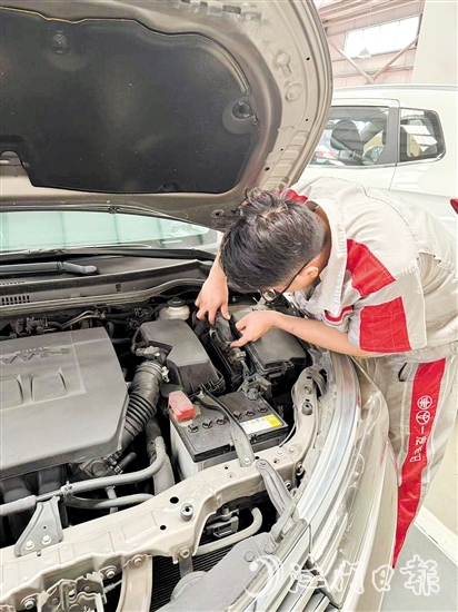 定期檢查車輛的線路是否老化，避免車輛自燃。