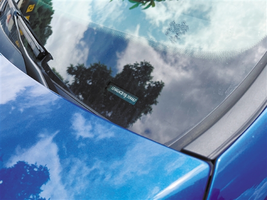 車架號(hào)可在汽車前擋風(fēng)玻璃左下角等地方找到。