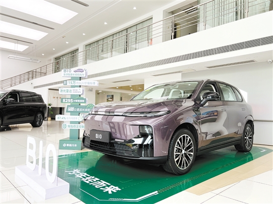 零跑B10外觀時尚運動。